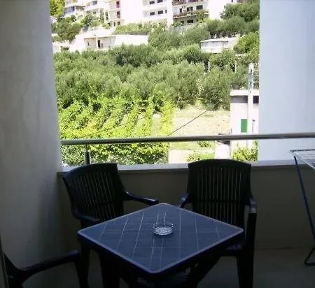 House אומיס