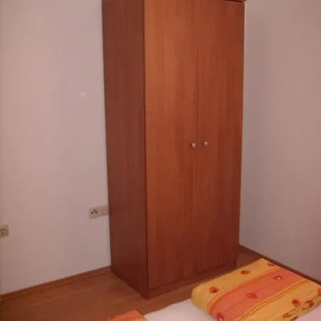 House * Omis