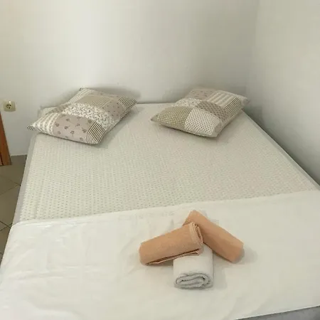 House * Omis