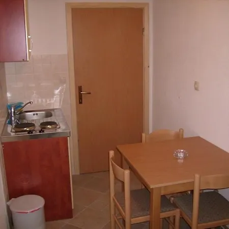 House * Omis