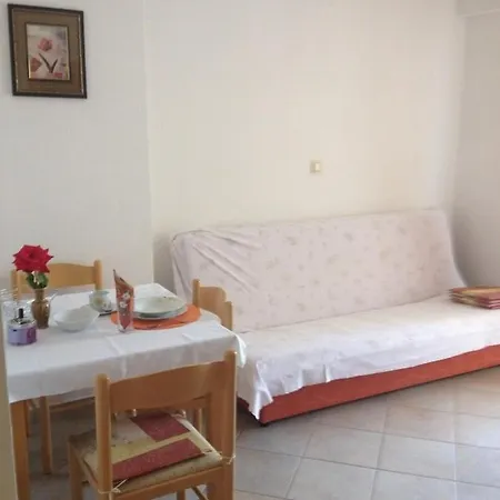 House * Omis