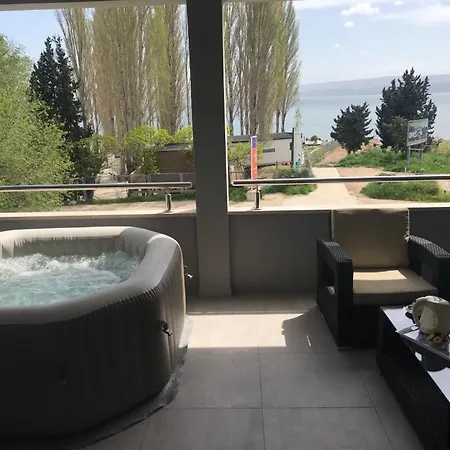 House * Omis