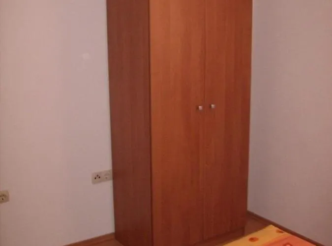 House * אומיס