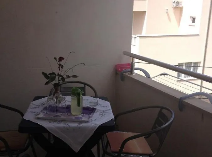 House אומיס