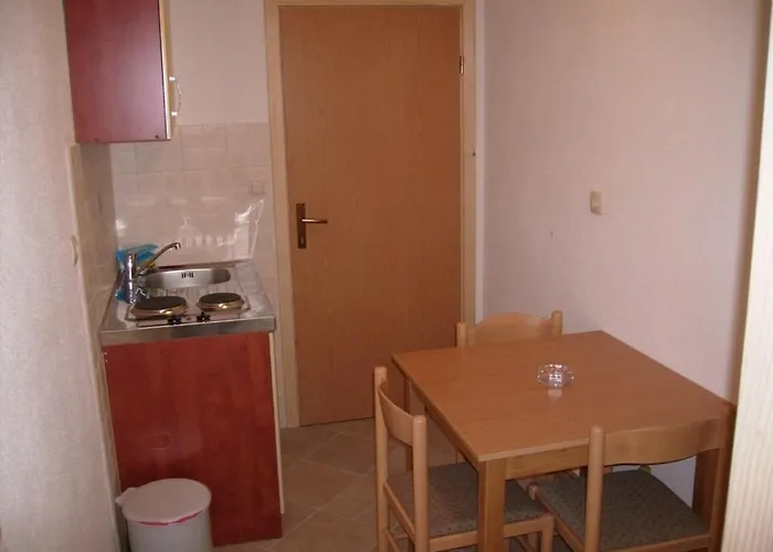 House * אומיס