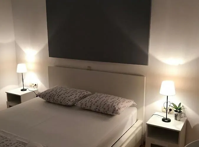 House אומיס
