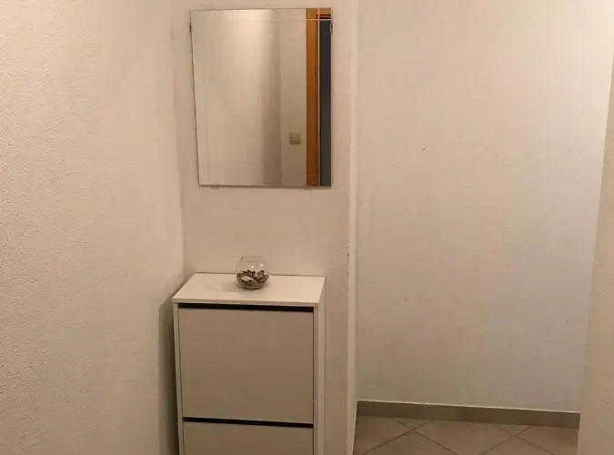 House אומיס