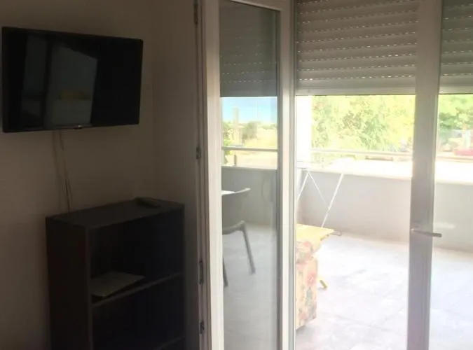 House אומיס